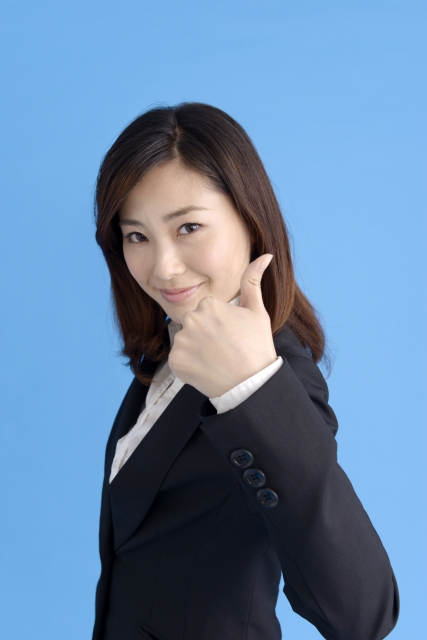 いいねする女性